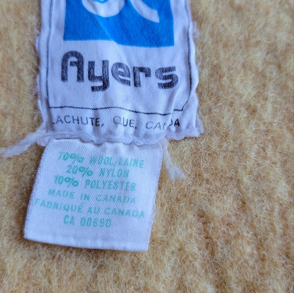 Ayers vintage wool blanket throw yellow gold 76x42" - Picture 3 of 4